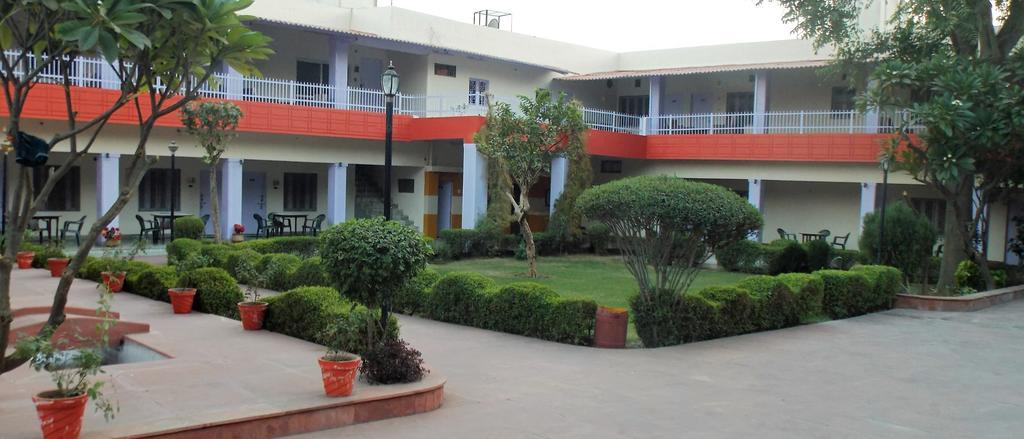 Hotel Goverdhan Tourist Complex Fatehpur Sikri Exterior photo