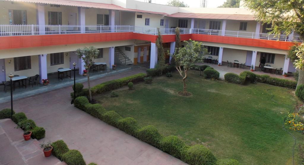 Hotel Goverdhan Tourist Complex Fatehpur Sikri Exterior photo