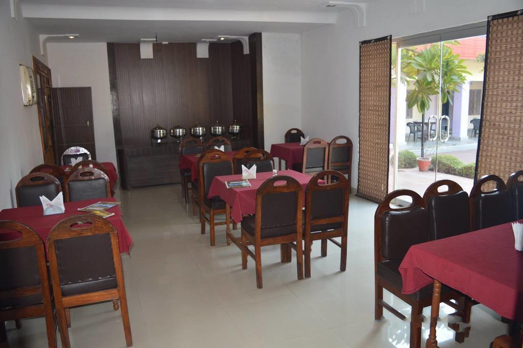 Hotel Goverdhan Tourist Complex Fatehpur Sikri Exterior photo